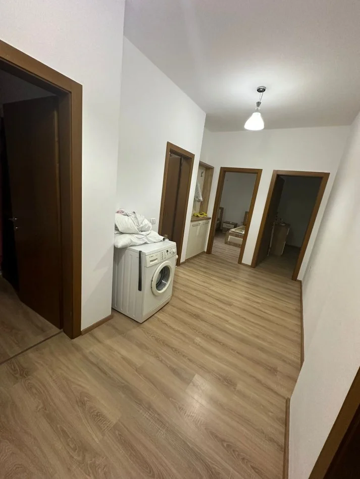 Tirane, jepet me qera apartament 3+1+Ballkon Kati 1, 100 m² 750 € (Qytet Studenti)