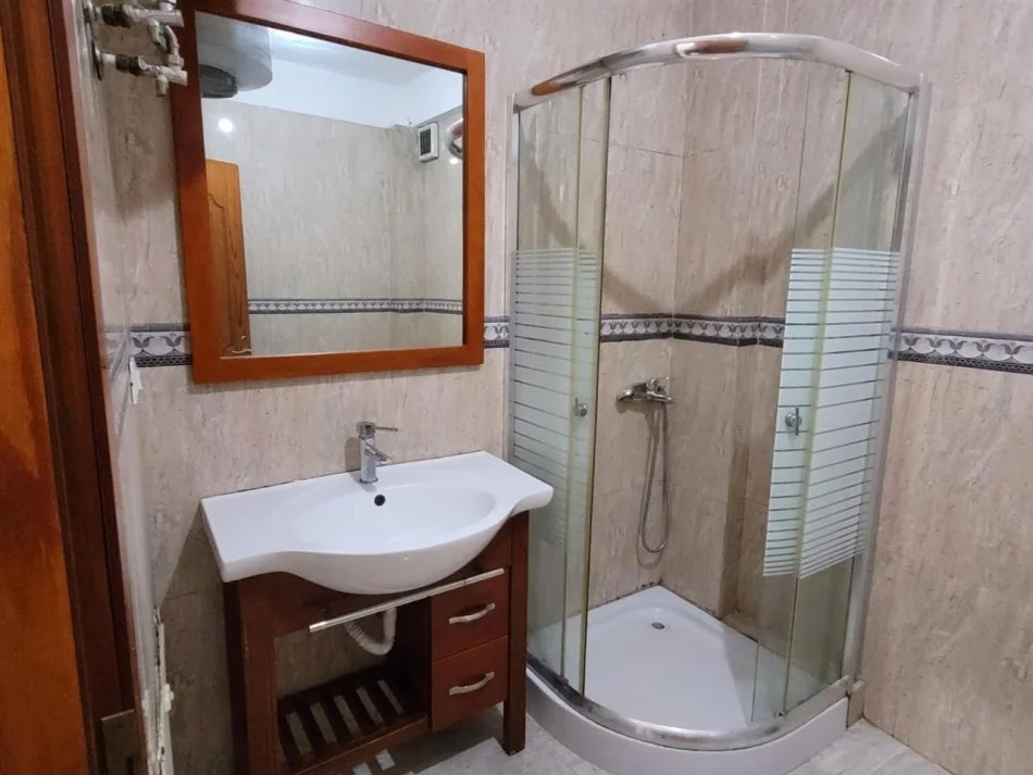 Tirane, shitet apartament 2+1+Ballkon Kati 3, 75 m² 145.000 € (21 Dhjetori)