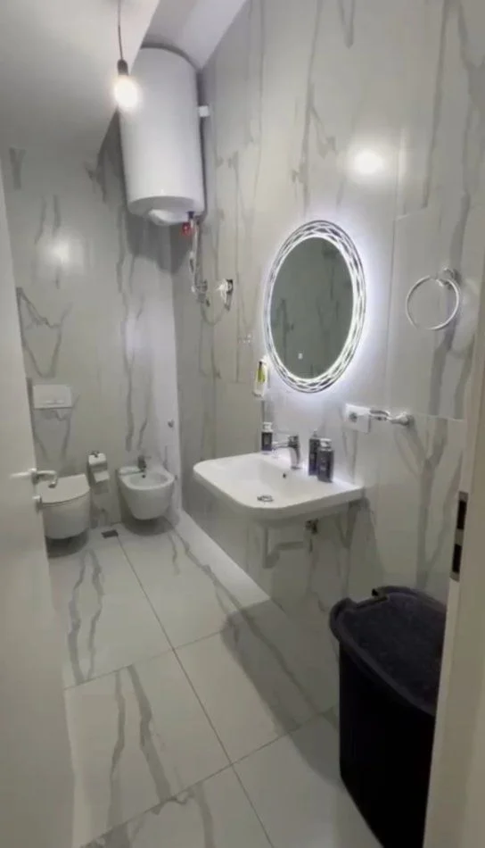 Tirane, jepet me qera apartament 1+1+Ballkon Kati 2, 61 m² 400 € (Ali Demi)