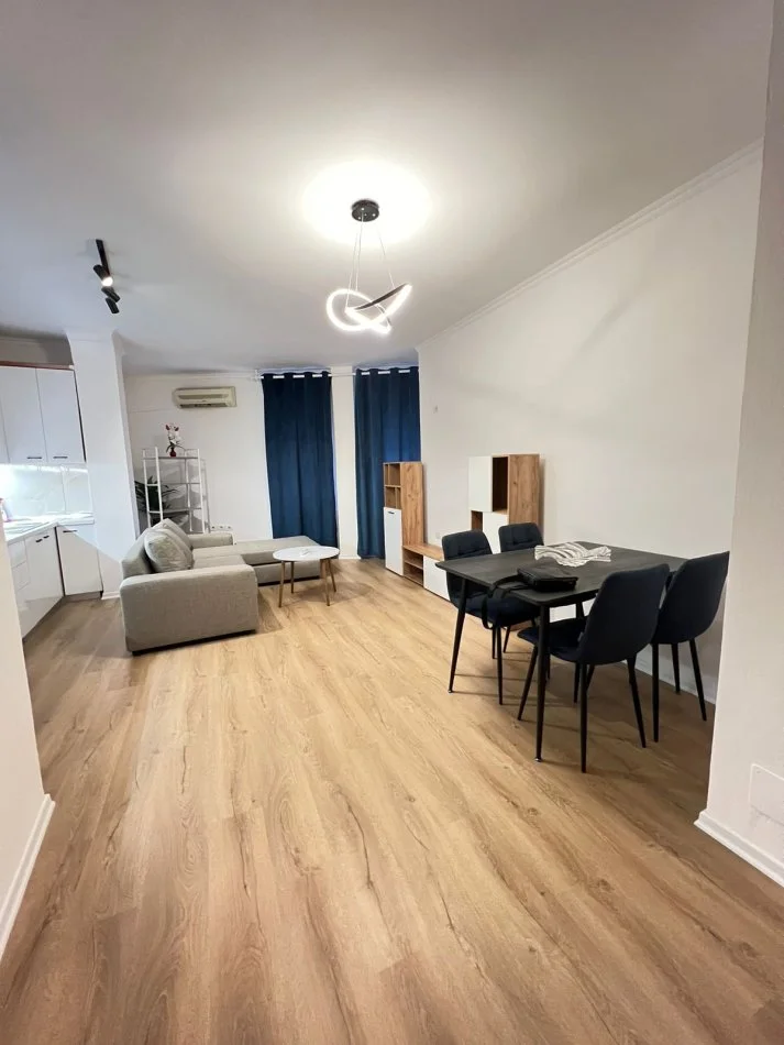 Tirane, jepet me qera apartament 1+1 Kati 7, 60 m² 400 € 