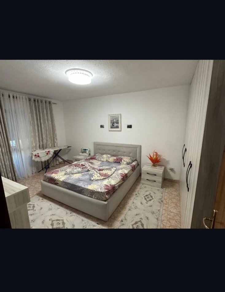 Tirane, jepet me qera apartament 2+1+Ballkon Kati 8, 110 m² 600 € (Pallati me Shigjeta)