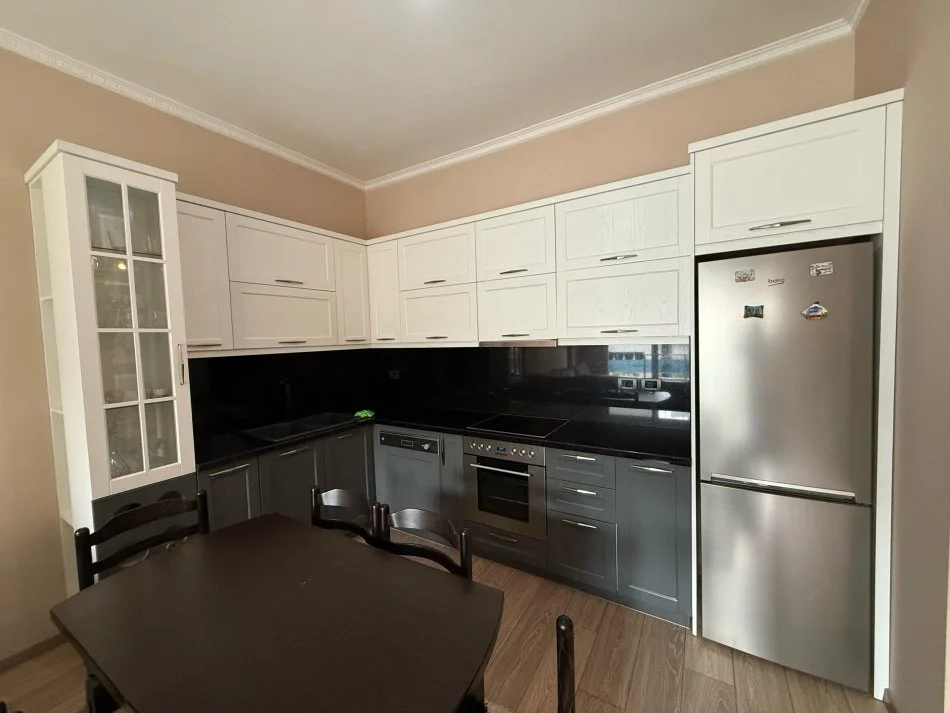 Tirane, jepet me qera apartament 1+1+Ballkon Kati 4, 80 m² 500 € (Kopshti Zologjik)