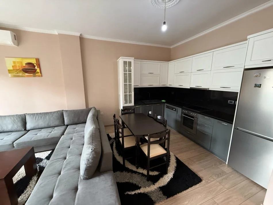 Tirane, jepet me qera apartament 1+1+Ballkon Kati 4, 80 m² 500 € (Kopshti Zologjik)