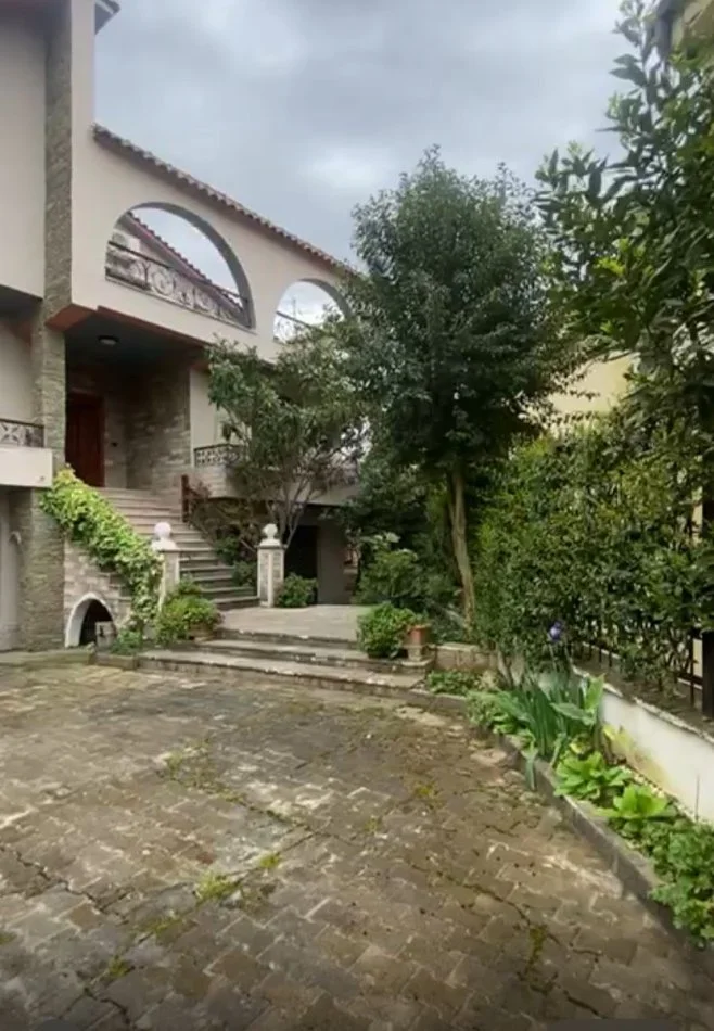 Tirane, ankand Vile 5+1+Aneks+Ballkon Kati 3, 465 m² (RRUGA ELBASANIT)