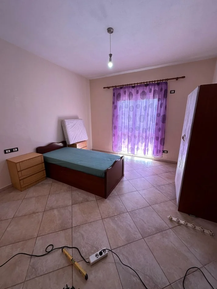 Tirane, jepet me qera apartament 3+1+Ballkon Kati 2, 130 m² 500 € (Ali Demi)