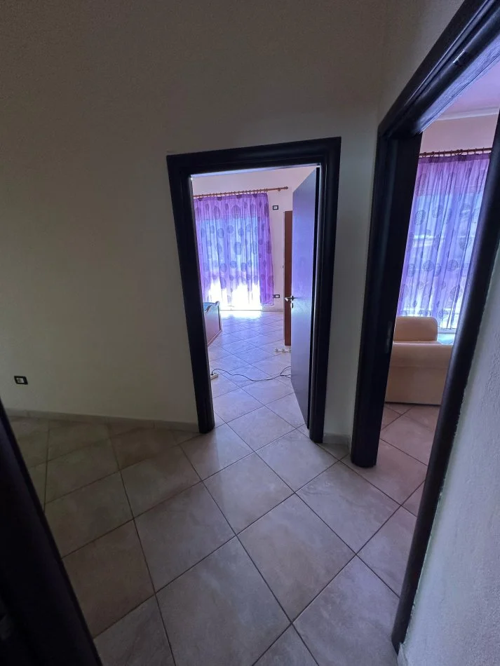 Tirane, jepet me qera apartament 3+1+Ballkon Kati 2, 130 m² 500 € (Ali Demi)