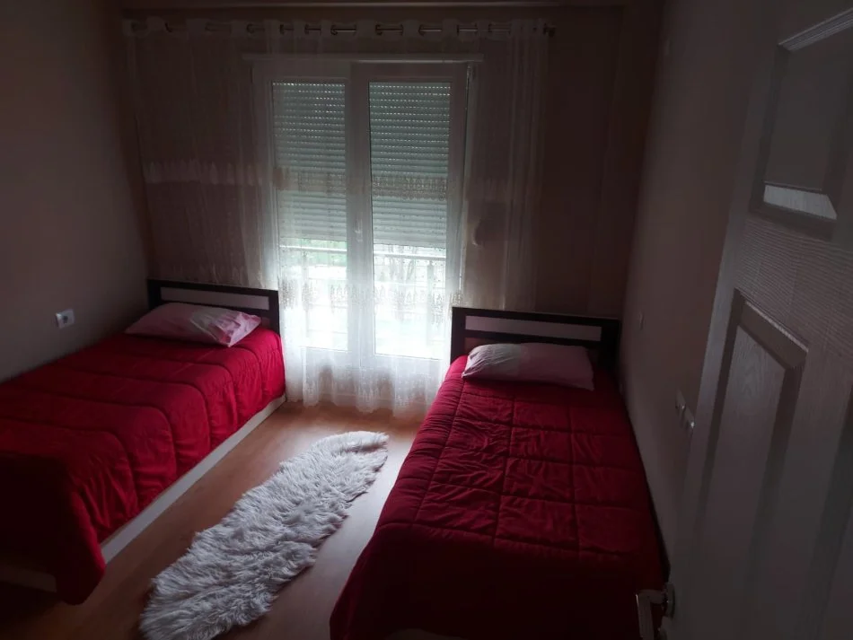 Tirane, jepet me qera apartament 2+1+Ballkon Kati 5, 96 m² 900 € (Kopshti Zoologjik)