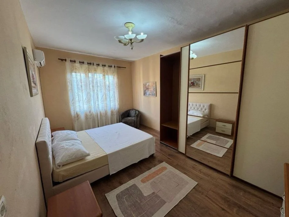 Tirane, jepet me qera apartament 2+1+Ballkon Kati 4, 70 m² 550 € (Mozaiku)