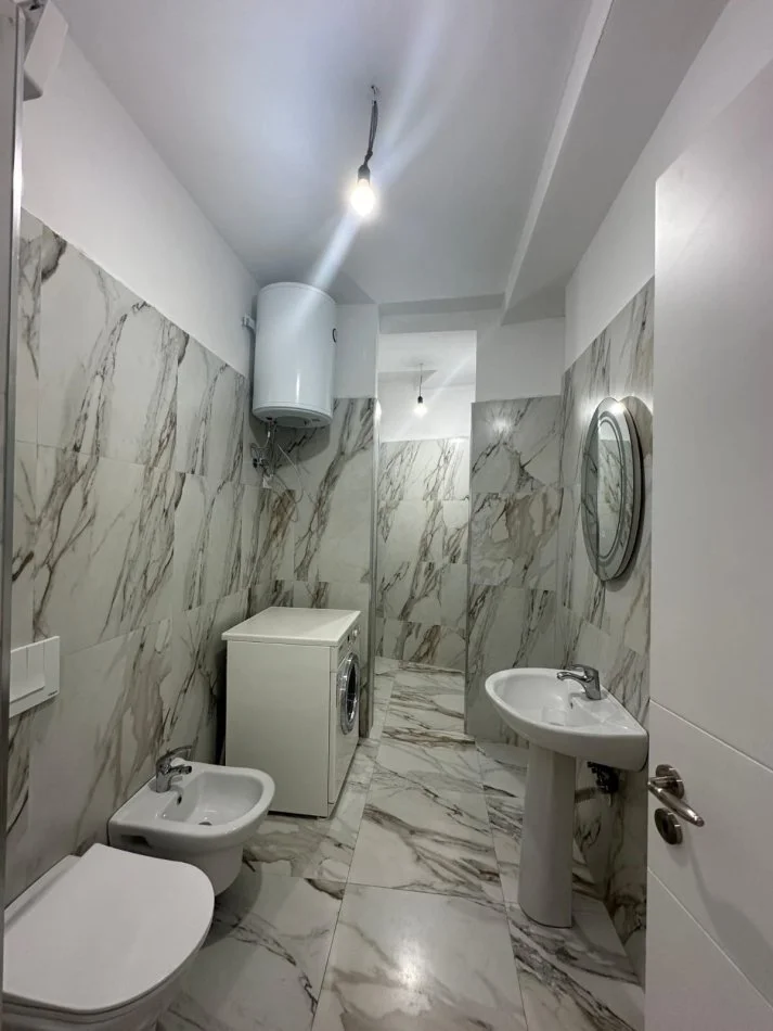 Tirane, jepet me qera apartament 2+1+Ballkon Kati 4, 100 m² 500 € (Astir)