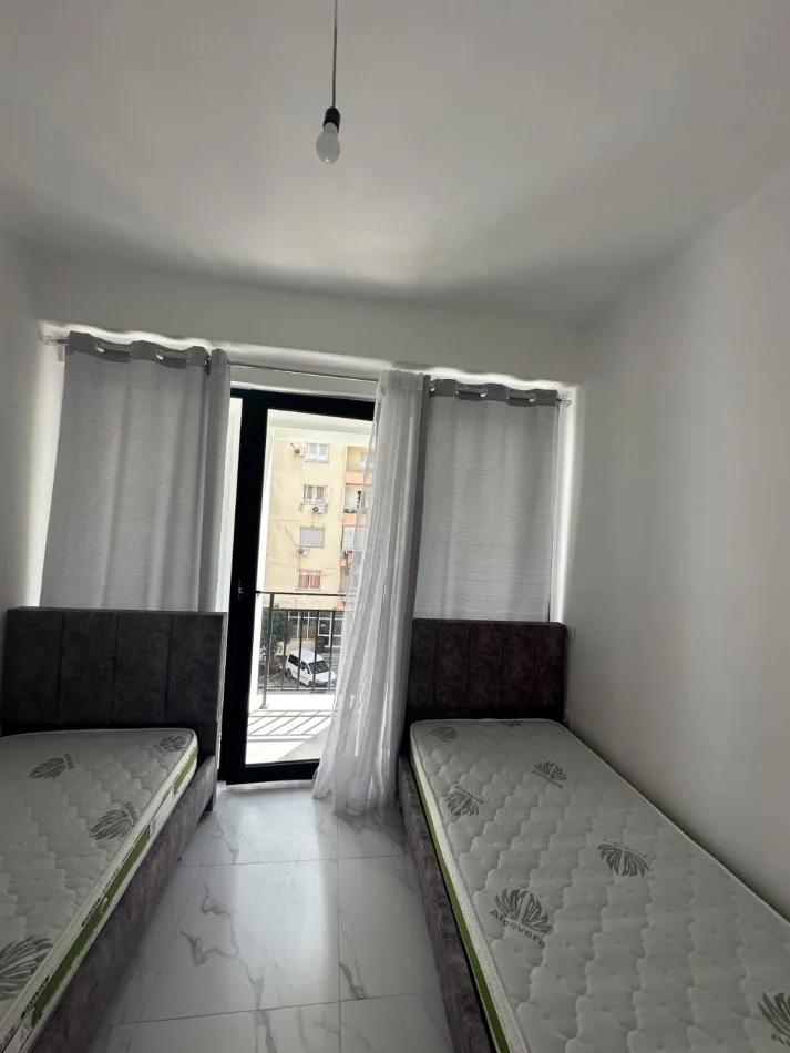 Tirane, jepet me qera apartament 2+1+Ballkon Kati 4, 100 m² 500 € (Astir)