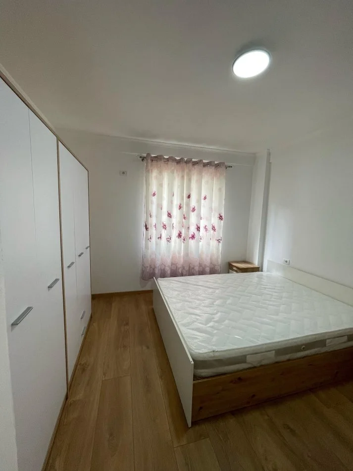 Tirane, jepet me qera apartament 3+1+Ballkon Kati 2, 117 m² 450 € (Fresk)