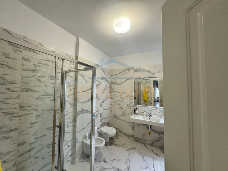 Durres, shitet Vile 2 Katshe Kati 2, 260 m² 450.000 € (Gjiri i Lalzit)