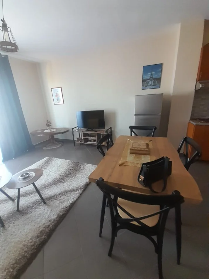 Tirane, jap me qera apartament 2+1+Ballkon Kati 6, 77 m² 610 € (afer kristal center)