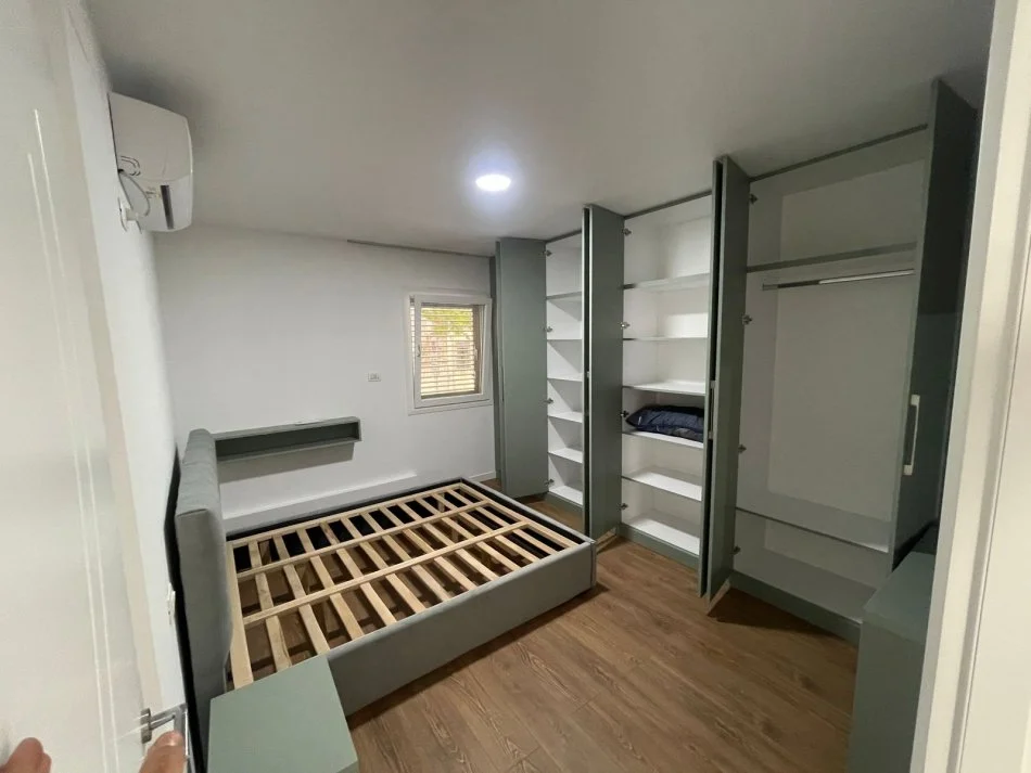 Tirane, jepet me qera apartament 2+1 Kati 1, 80 m² 700 € (rruga muhamet gjollesha)