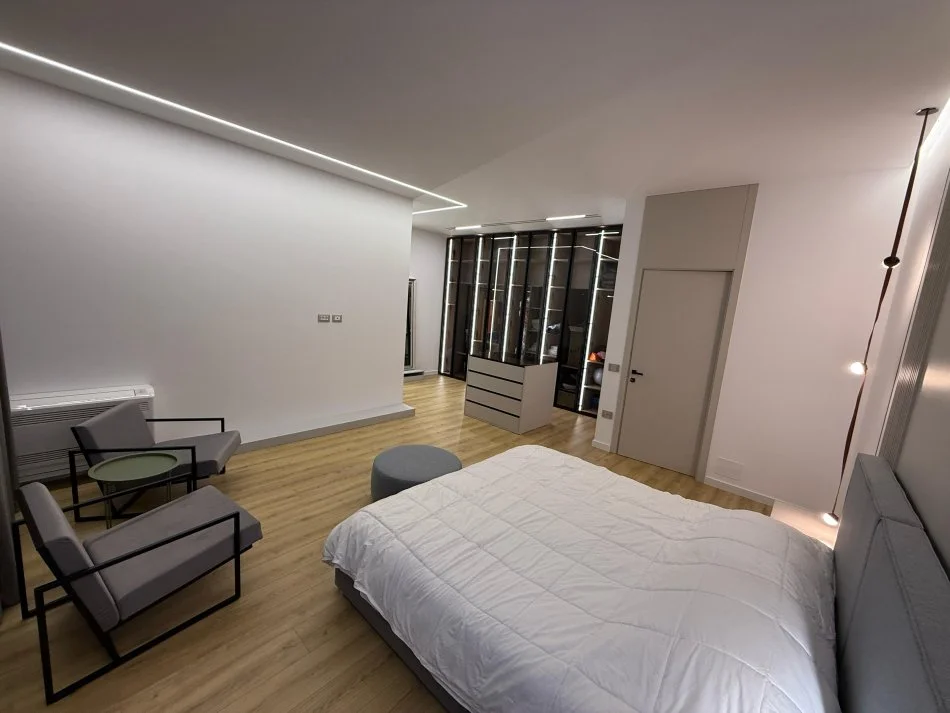 Tirane, shes 2 Katshe Kati 0, 1.000 m² 890.000 € (rruga dervish shaba)