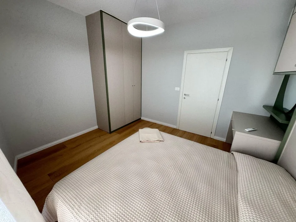 Tirane, jap me qera apartament 1+1 Kati 3, 60 m² 600 € (rruga alidemi)
