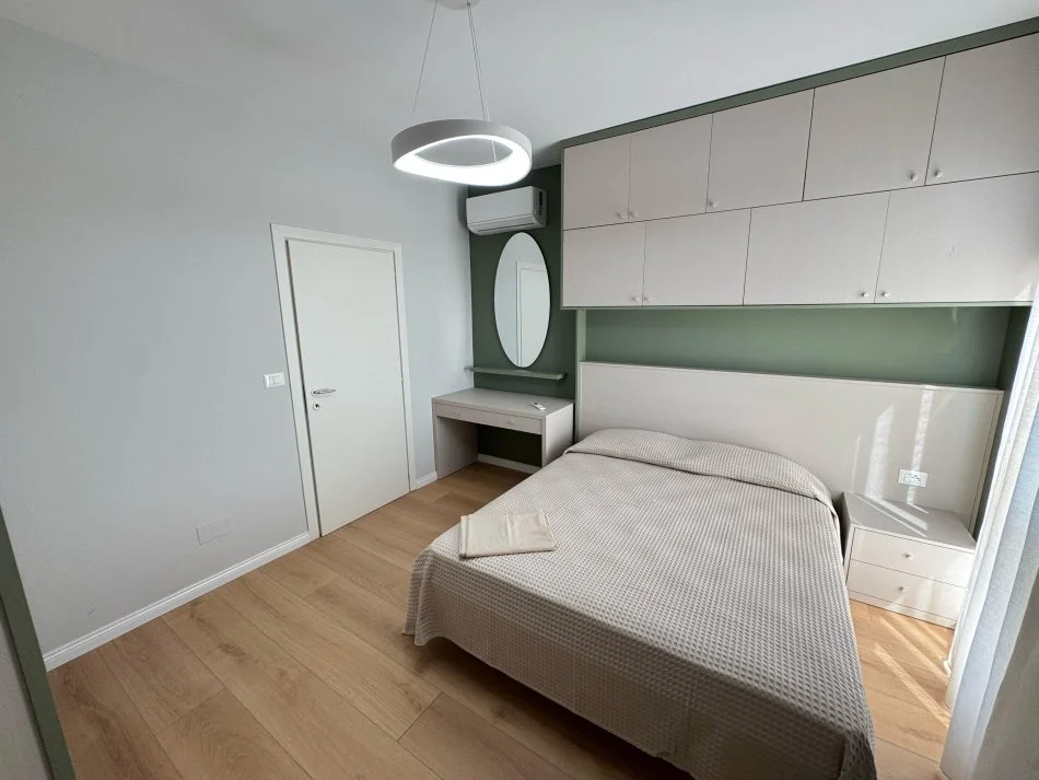 Tirane, jap me qera apartament 1+1 Kati 3, 60 m² 600 € (rruga alidemi)