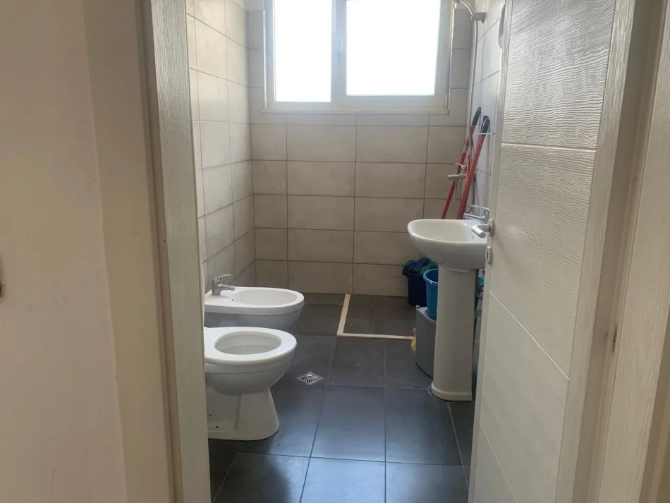 Tirane, shitet 2+1 Kati 2, 76 m² 95.000 € (Shkoze)