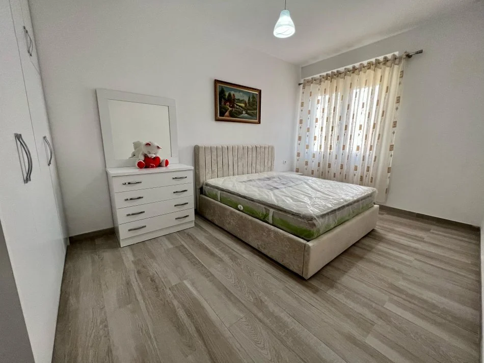 Tirane, jepet me qera apartament 1+1 Kati 5, 65 m² 550 € (rruga 5 maji)
