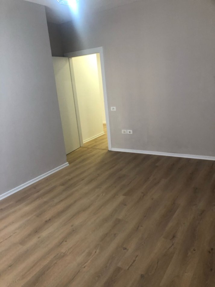 Tirane, shitet apartament 1+1 Kati 4, 79 m² 110.000 € (Astir)