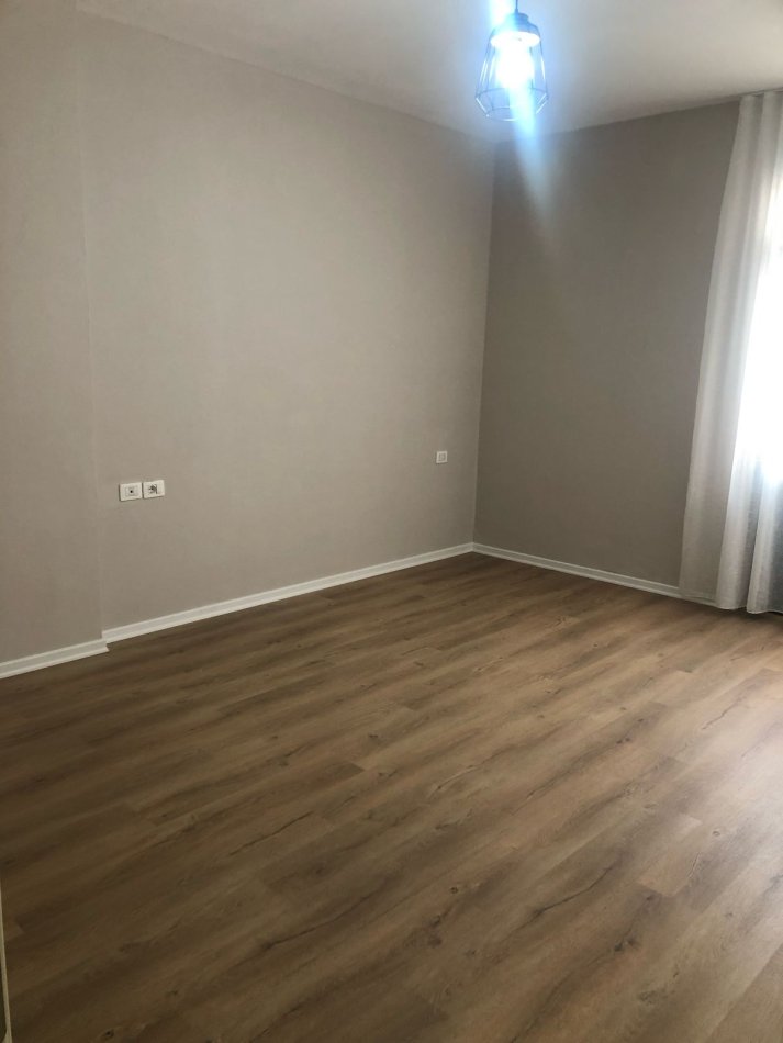 Tirane, shitet apartament 1+1 Kati 4, 79 m² 110.000 € (Astir)