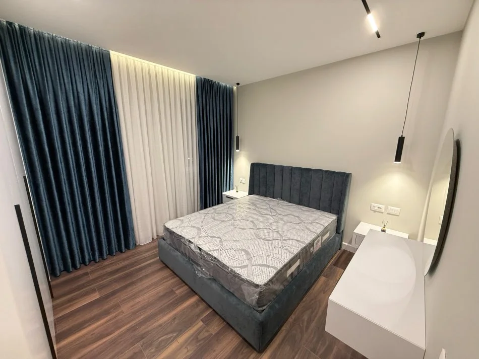 Tirane, jap me qera apartament 1+1 Kati 3, 70 m² 700 € (rruga e dafinave)