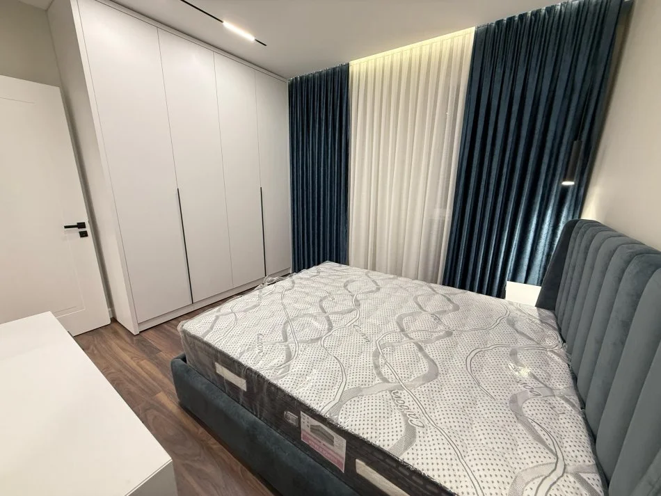 Tirane, jap me qera apartament 1+1 Kati 3, 70 m² 700 € (rruga e dafinave)