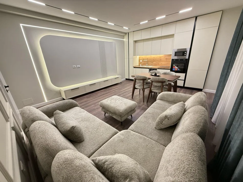 Tirane, jap me qera apartament 1+1 Kati 3, 70 m² 700 € (rruga e dafinave)