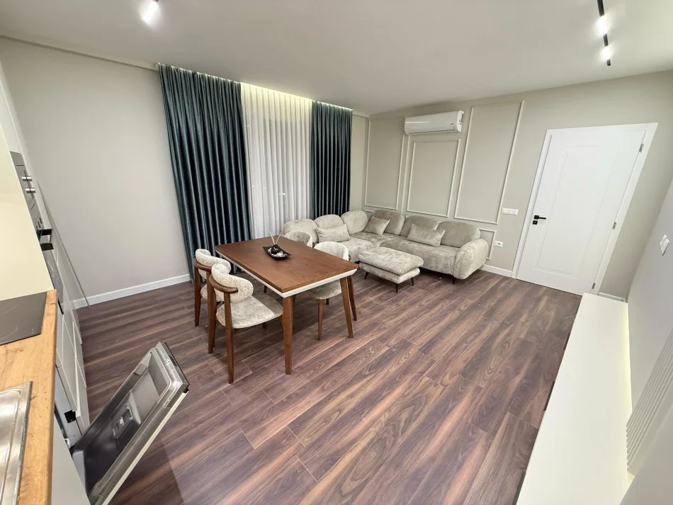 Tirane, jap me qera apartament 1+1 Kati 3, 70 m² 700 € (rruga e dafinave)