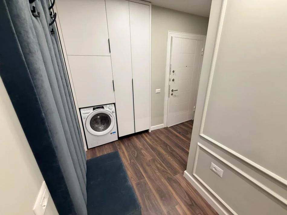 Tirane, jap me qera apartament 1+1 Kati 3, 70 m² 700 € (rruga e dafinave)