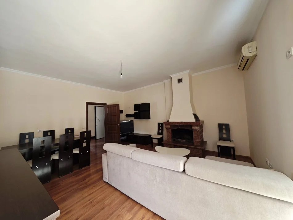 Tirane, Apartament 2+1+2 per qira  Kati 7, 210 m² 550 € (Fresku)