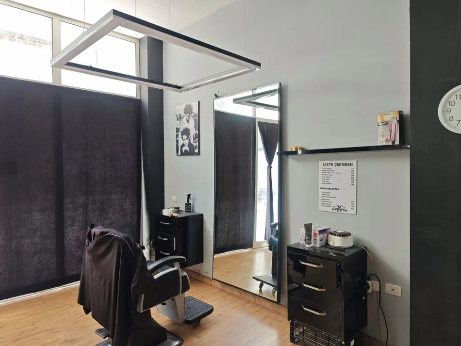 Tirane, Dyqan me qira Kati 0, 80 m² 400 € (Fresk)