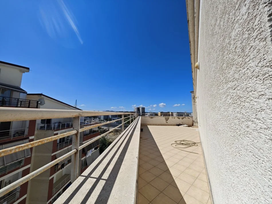 Tirane, Apartament 2+1+2 per qira  Kati 7, 210 m² 550 € (Fresku)