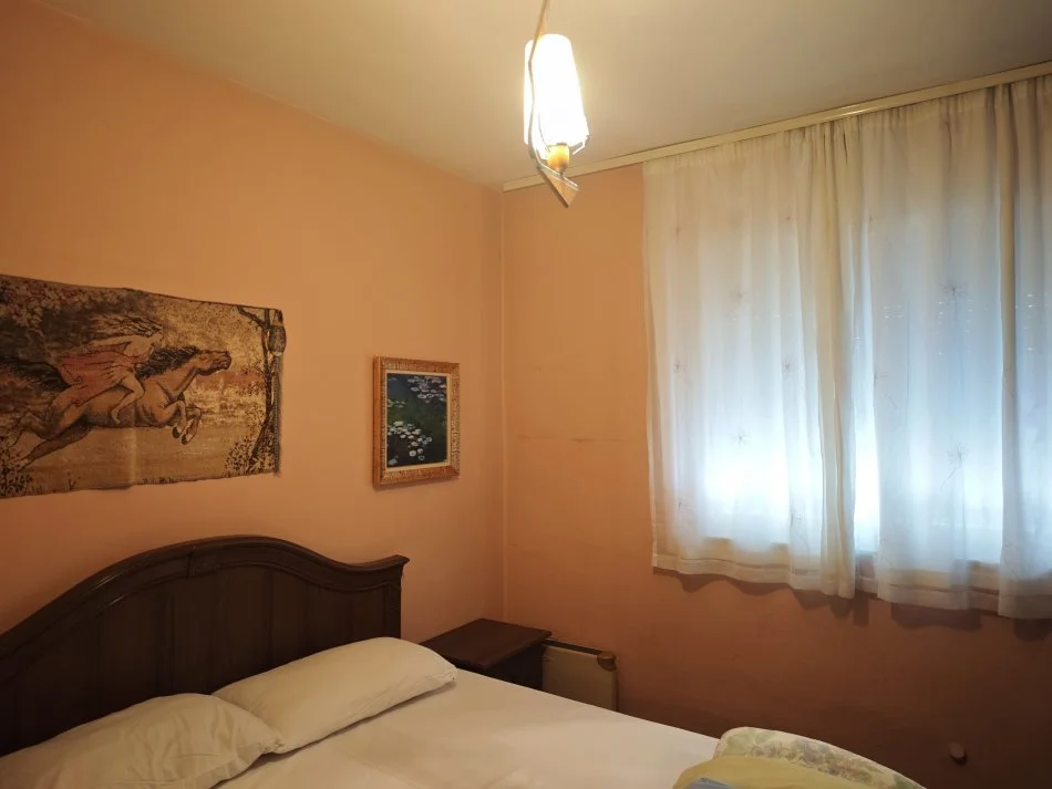 Tirane, Apartament 2+1+1 me qira tek Mine Peza 550 Euro