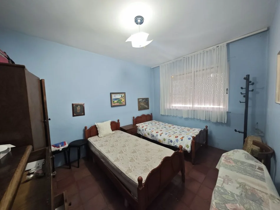 Tirane, Apartament 2+1+1 me qira tek Mine Peza 550 Euro