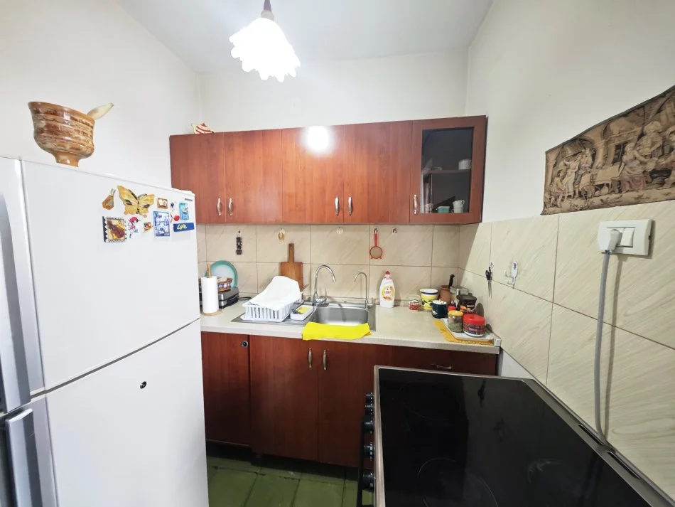 Tirane, Apartament 2+1+1 me qira tek Mine Peza 550 Euro