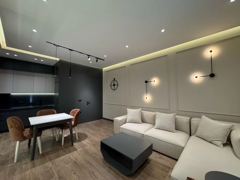 Tirane, jap me qera apartament 1+1+Ballkon Kati 5, 75 m² 900 € (Kompleksi Delijorgji)