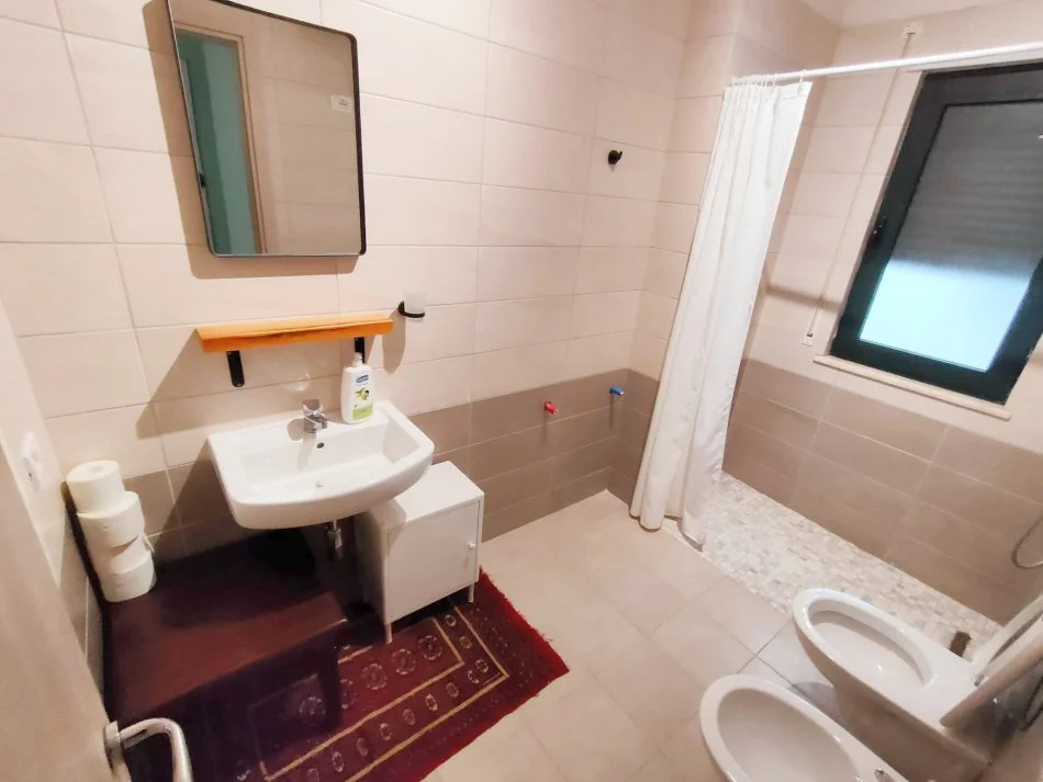 Tirane, jepet me qera apartament 2+1 Kati 3, 110 m² 700 € (Astir)