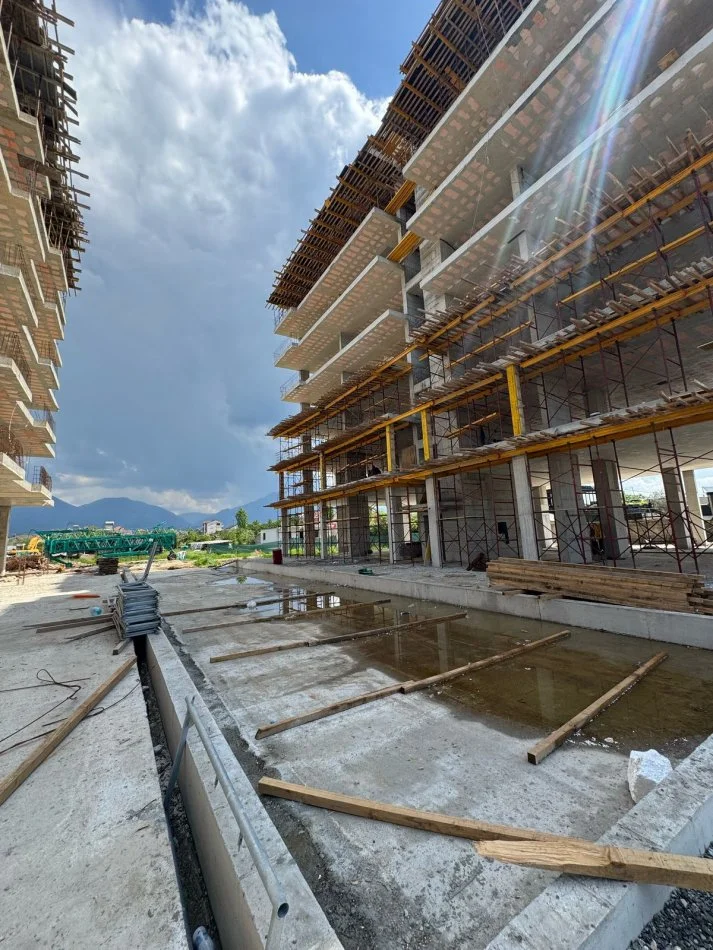 Tirane, shitet apartament 2+1+Ballkon Kati 8, 100 m² 78.700 € (kamez)