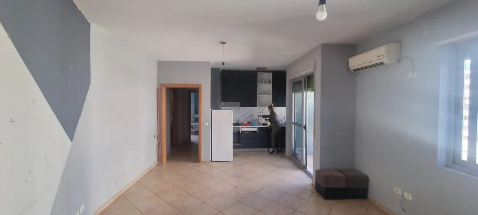 Tirane, shitet apartament 2+1+Ballkon , 81 m² 210.000 € (Komuna e Parisit)
