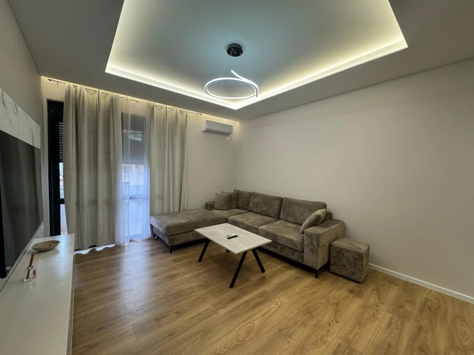 Tirane, jap me qera apartament 2+1+Ballkon Kati 3, 85 m² 750 € (rruga e kavajes)