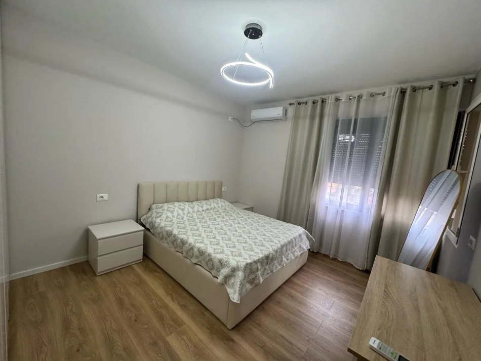 Tirane, jap me qera apartament 2+1+Ballkon Kati 3, 85 m² 750 € (rruga e kavajes)