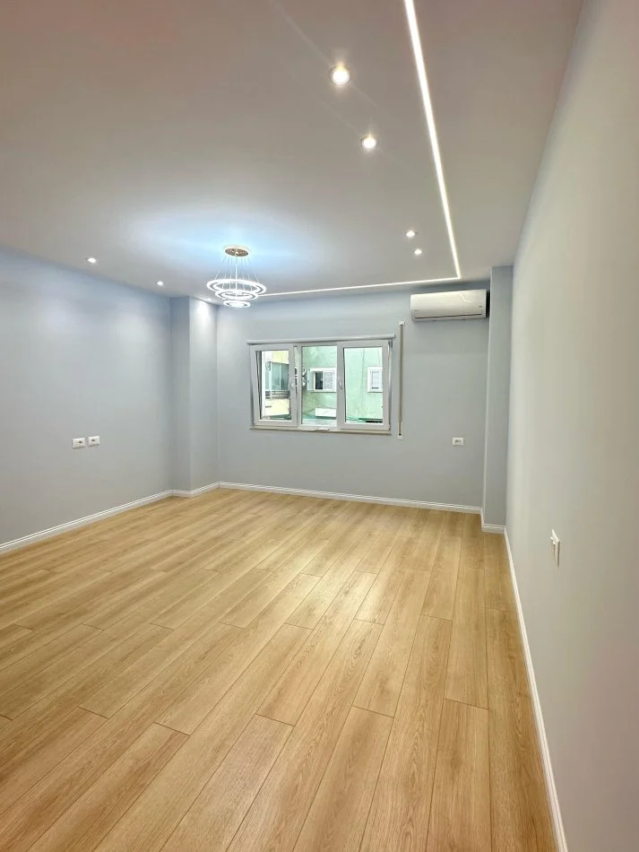 Tirane, shitet apartament 2+1+Ballkon Kati 2, 93 m² 265.000 € (Myslym Shyri)