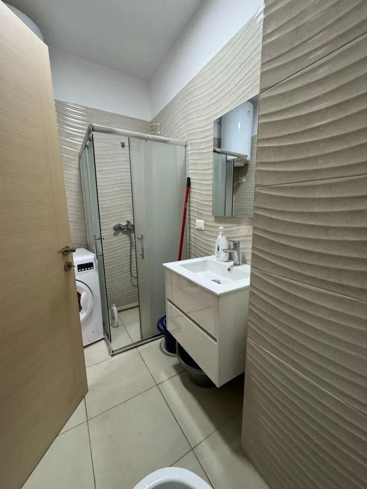 Tirane, jap me qera apartament 1+1+Ballkon Kati 6, 65 m² 500 € (Rruga e Dibres)