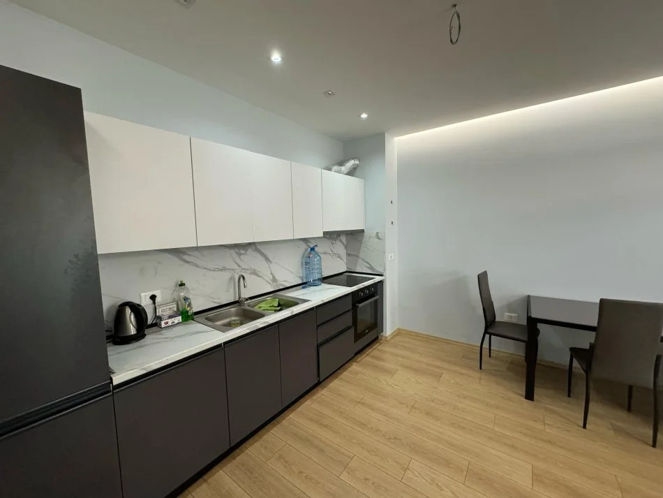 Tirane, jap me qera apartament 1+1+Ballkon Kati 6, 65 m² 500 € (Rruga e Dibres)