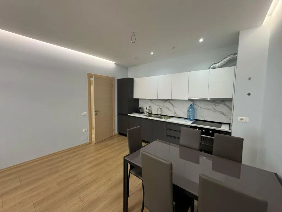 Tirane, jap me qera apartament 1+1+Ballkon Kati 6, 65 m² 500 € (Rruga e Dibres)