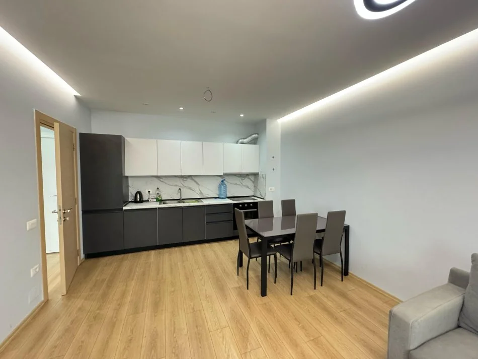 Tirane, jap me qera apartament 1+1+Ballkon Kati 6, 65 m² 500 € (Rruga e Dibres)