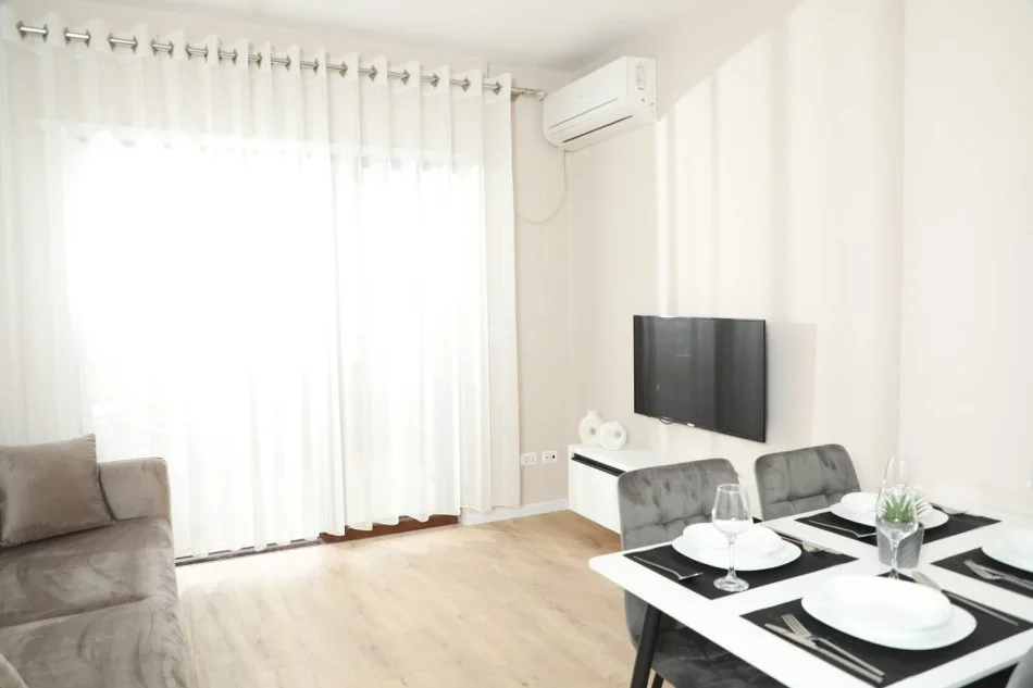 Durres, jepet me qera apartament 1+1+Ballkon Kati 4, 70 m² 600 € (Vollga)