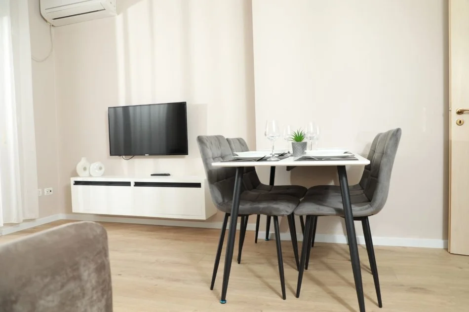 Durres, jepet me qera apartament 1+1+Ballkon Kati 4, 70 m² 600 € (Vollga)