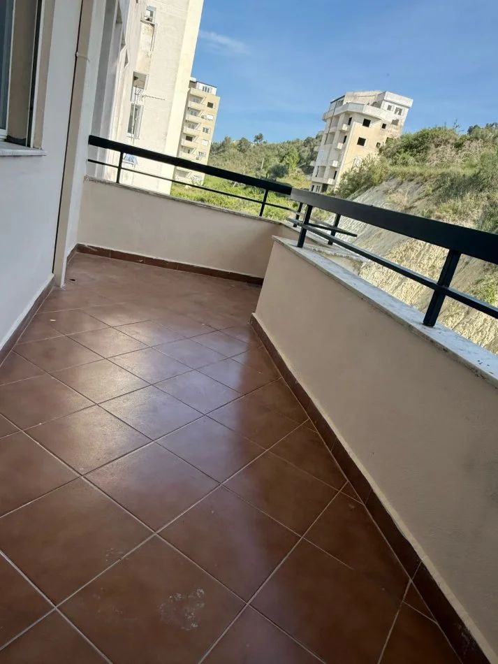 Shkembi Kavajes, shitet apartament 1+1+Ballkon Kati 4, 74 m² 73.000 € (Shkembi i Kavajes)